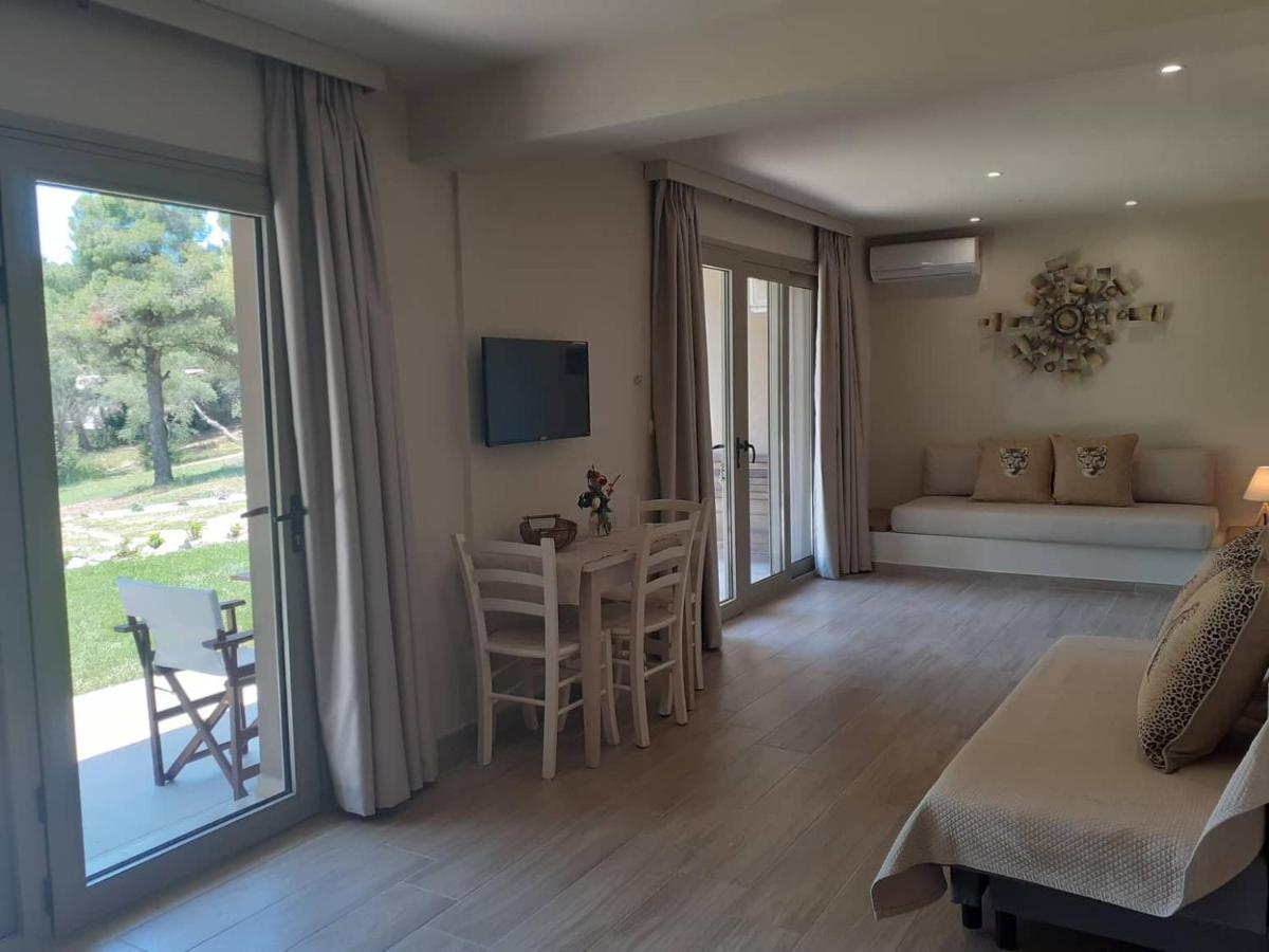 Forest Resort Suites Skiathos Трулос Екстер'єр фото